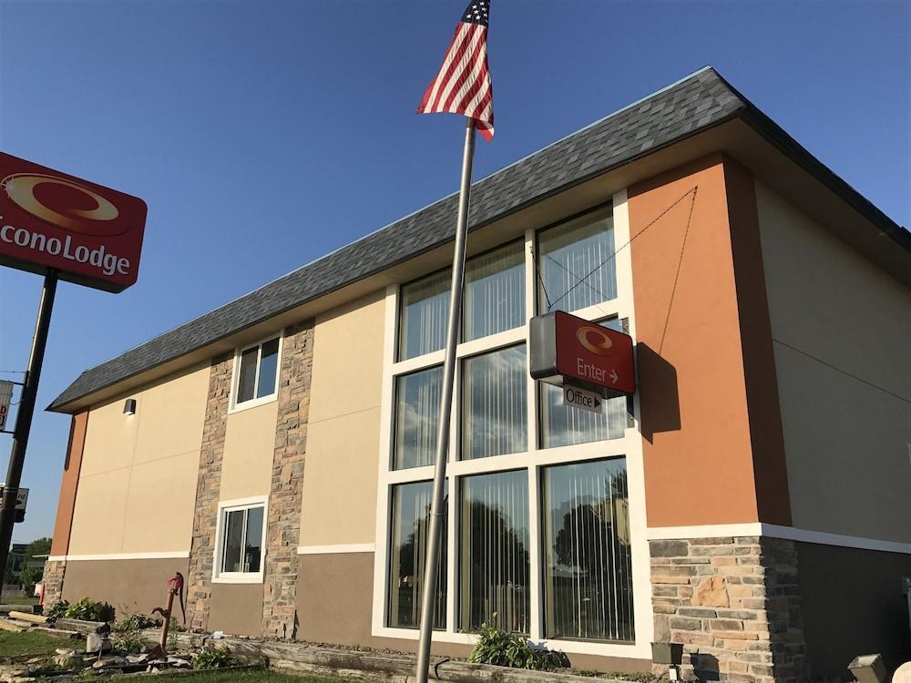 Econo Lodge *